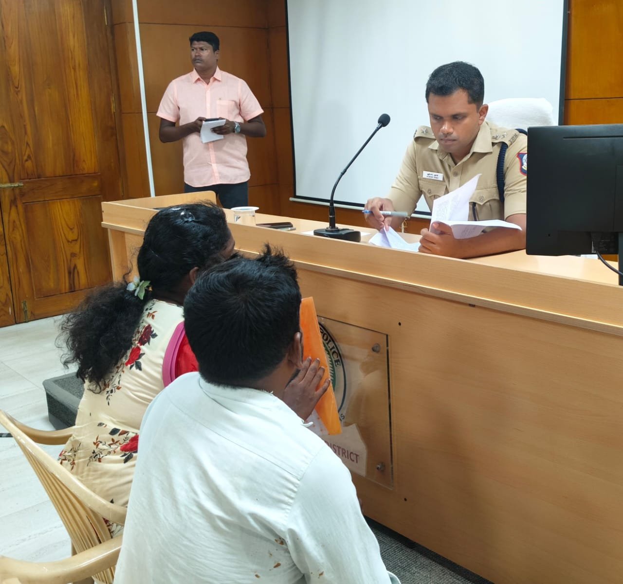 தூத்துக்குடி மாவட்ட காவல்துறை அலுவலகத்தில் பொதுமக்கள் குறைதீர்க்கும் மனு கூட்டம் நடைபெற்றது. 