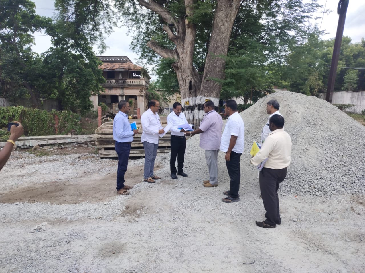 வேலூரில் ரூ.14 கோடி மதிப்பீட்டில் நடந்து வரும் நெடுஞ்சாலை துறை பணிகளை ஆய்வு செய்தார் தலைமை பொறியாளர்!