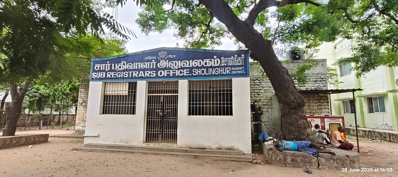 சோளிங்கர் சார் பதிவாளர் அலுவலகம் சனிக்கிழமைகள் தோறும் மூடப்பட்டு கிடக்கும் அவலம்!