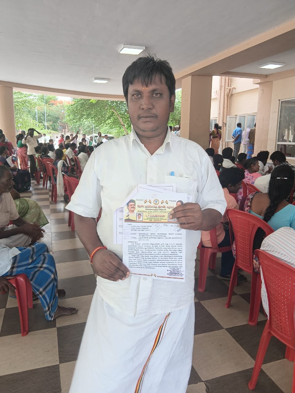 வெலக்கல்நத்தம் அடுத்த லட்சுமிபுரம் கிராமத்தில் உயர் மின் விளக்கு அமைக்க மாவட்ட ஆட்சியரிடம் சமூக ஆர்வலர் கோரிக்கை 