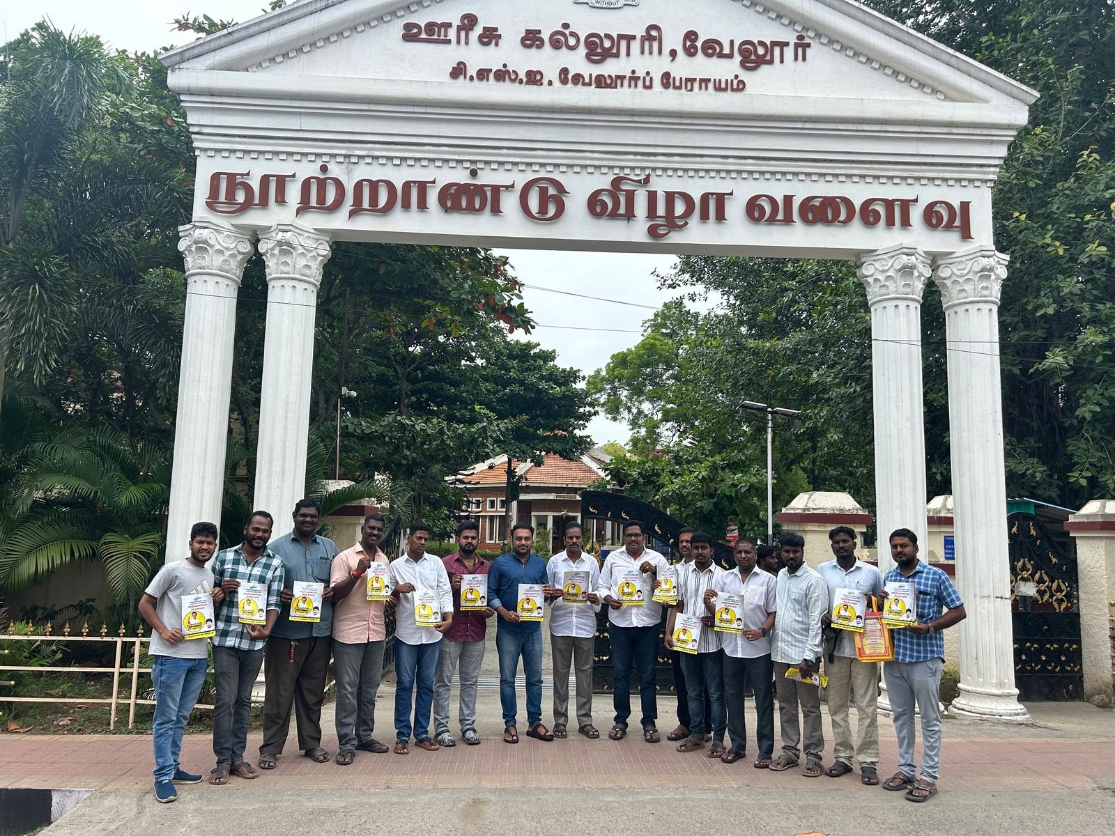 ஓரணியில் தமிழ்நாடு: ஊரீஸ் கல்லூரியில் திமுக துண்டு பிரசுரங்கள் விநியோகம்!