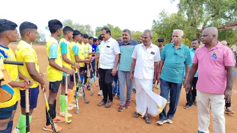 கோவில்பட்டியில் மாவட்டங்களுக்கு இடையிலான மாநில அளவிலான ஜூனியர் ஆண்கள் ஹாக்கி போட்டி தொடக்கம்