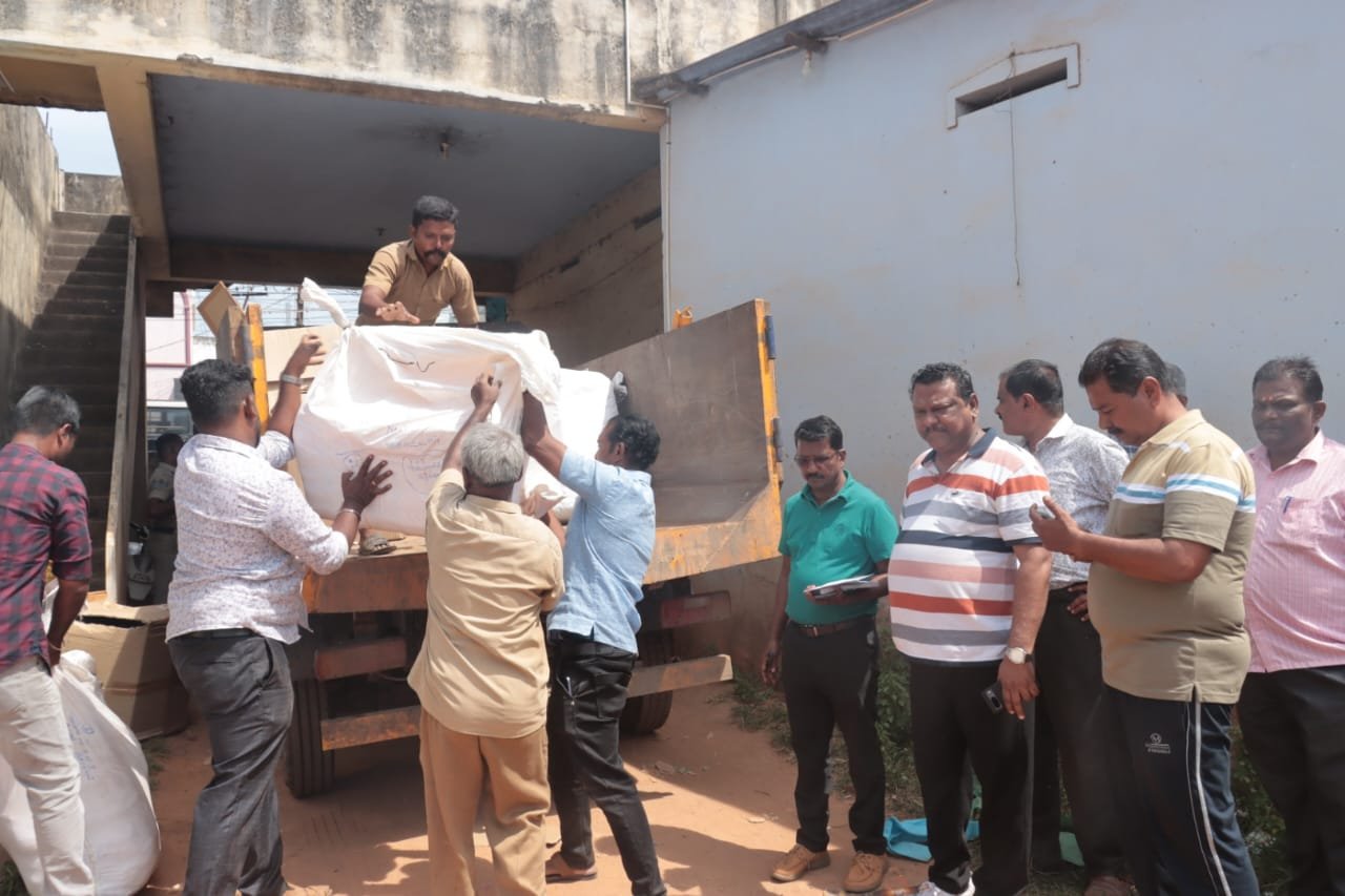 தமிழக அரசால் தடை செய்யப்பட்ட பிளாஸ்டிக் பொருட்கள் 1030 கிலோ பறிமுதல், அபராத தொகை ரூ.50,000/- மற்றும் ஒரு குடோன் சீல்