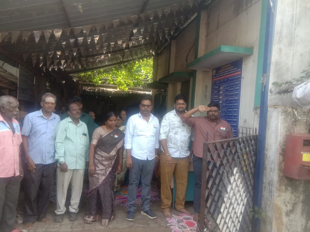 காட்பாடி சார் பதிவாளர் அலுவலகத்தில் சுதந்திர தின விழா!