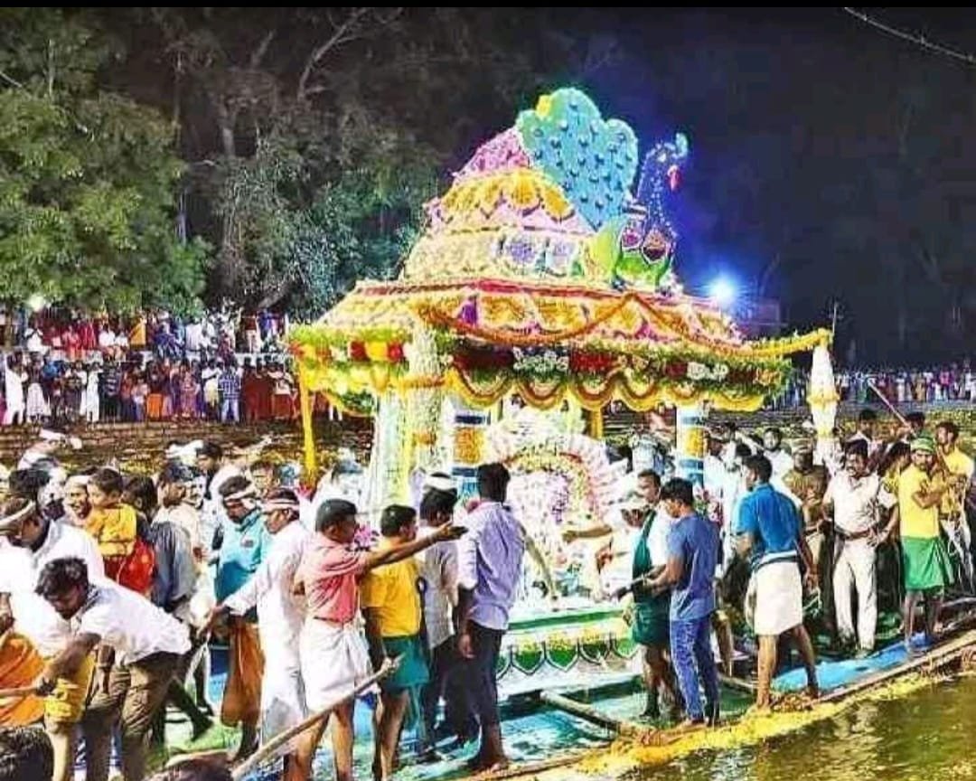 வள்ளிமலை ஸ்ரீசுப்பிரமணிய சுவாமி கோவிலில் ஆடி கிருத்திகையை முன்னிட்டு தெப்பத் திருவிழா கோலாகலம்!