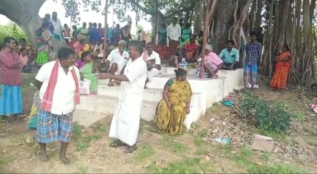 தென்காசி அருகே இலவச வீட்டுமனை வழங்க கோரி இந்திய ஐக்கிய கம்யூனிஸ்ட் கட்சியினர் குடியேறும் போராட்டம் தென்காசி அருகே இலவச வீட்டுமனை வழங்க கோரி இந்திய ஐக்கிய கம்யூனிஸ்ட் கட்சியினர் குடியேறும் போராட்டம்