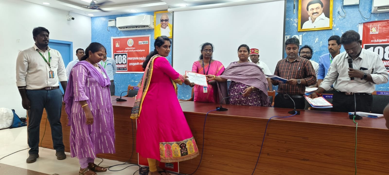 வேலூரில் 108 ஆம்புலன்ஸ் சேவை மூலம் அவசர கால மருத்துவ முதலுதவி பயிற்சி முகாம்!