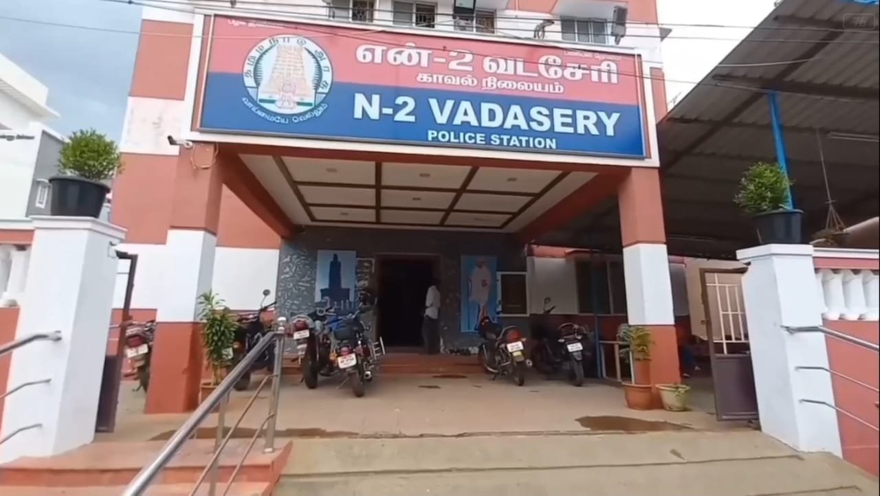 மருந்து கடையின் பூட்டை உடைத்து ரூபாய் ஒரு லட்சம் கொள்ளை!
