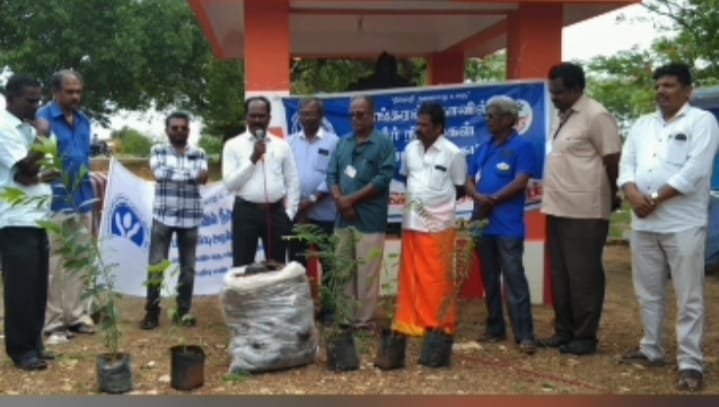 வடக்குபுதூரில் நீர்நிலைகள் பாதுகாப்பு அறக்கட்டளை சார்பில் மரம் நடுவிழா