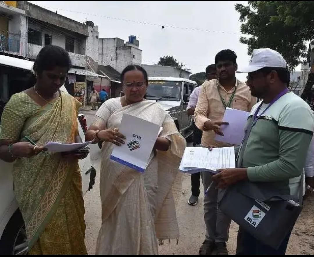 வேலூர் மாவட்டத்தில் வாக்கு 3.50 லட்சம் விண்ணப்ப படிவங்கள் விநியோகம்