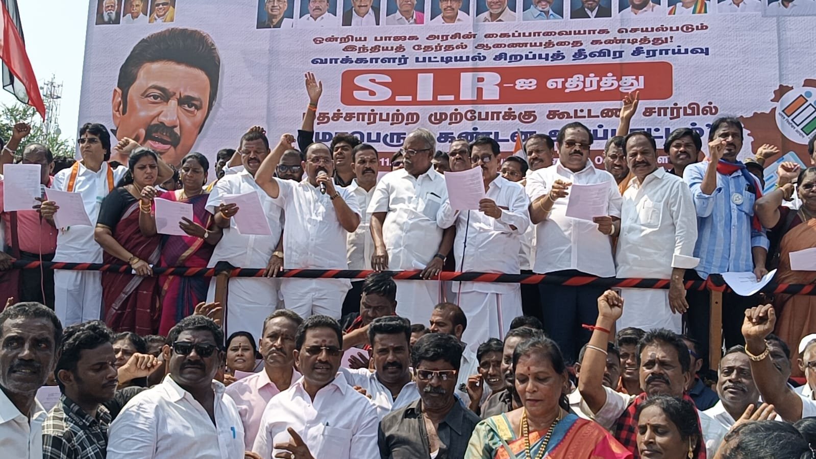 வேலூரில் SIR ஐ எதிர்த்து மதச்சார்பற்ற முற்போக்கு கூட்டணி சார்பில் கண்டன ஆர்ப்பாட்டம்!