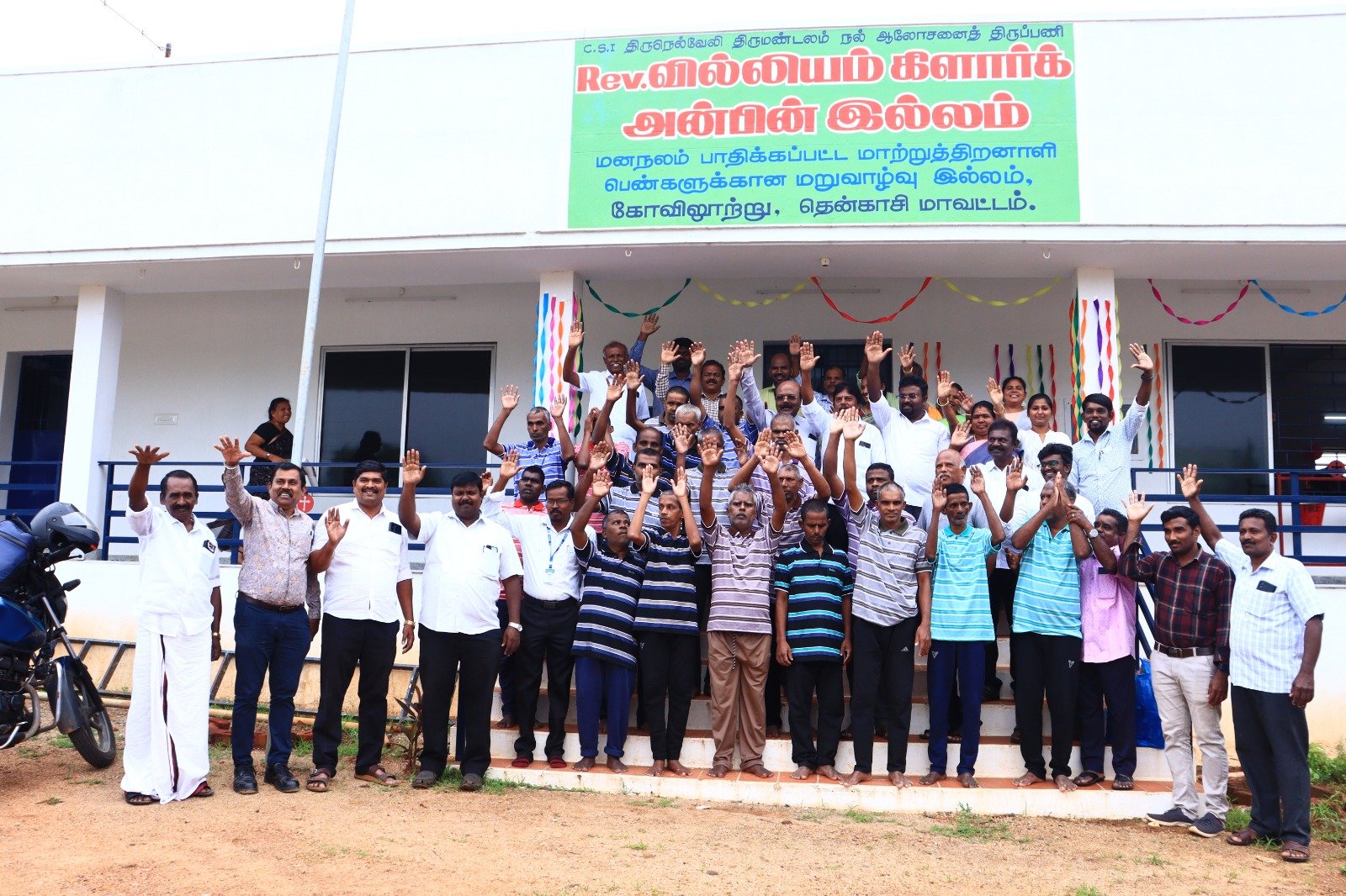 உதயநிதி ஸ்டாலின் பிறந்த தினத்தையொட்டி மன நலம் பாதிக்கப்பட்டவர்கள் உணவு வழங்கப்பட்டது