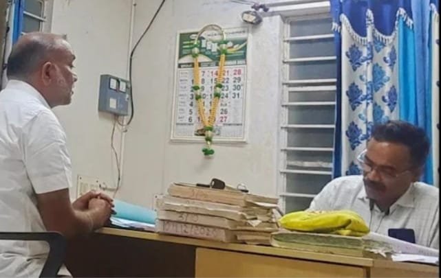 குடியாத்தம் மோட்டார் வாகன ஆய்வாளர் அலுவலகத்தில் ரூபாய் 80,000 பறிமுதல்: லஞ்ச ஒழிப்பு துறை போலீசார் அதிரடி நடவடிக்கை! 