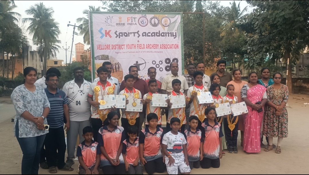 9 தங்கம் 1 வெள்ளி பதக்கங்களை வில்வித்தை போட்டியில் வென்ற மாணவ, மாணவிகளுக்கு பாராட்டு!