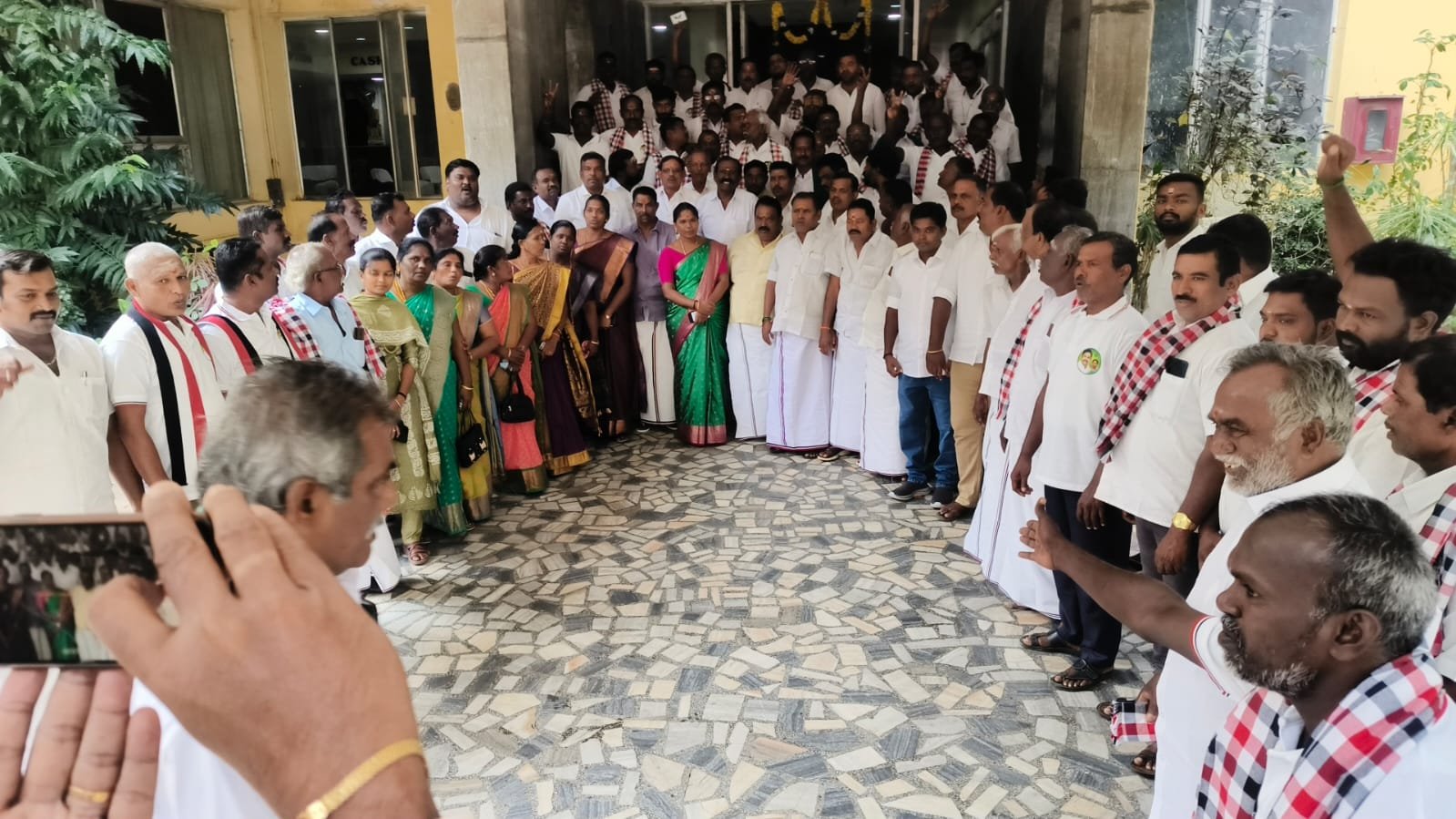 சங்கரன்கோவில் தொகுதியில் அதிமுக சார்பில் போட்டியிட முன்னாள் அமைச்சர் ராஜலெட்சுமி விருப்ப மனு