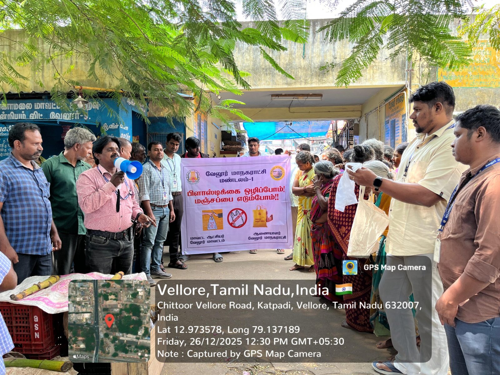 வேலூர் மாநகராட்சி காட்பாடி உழவர் சந்தையில் பிளாஸ்டிக் தடை விழிப்புணர்வு நிகழ்ச்சி! வேலூர் மாநகராட்சி காட்பாடி உழவர் சந்தையில் பிளாஸ்டிக் தடை விழிப்புணர்வு நிகழ்ச்சி!