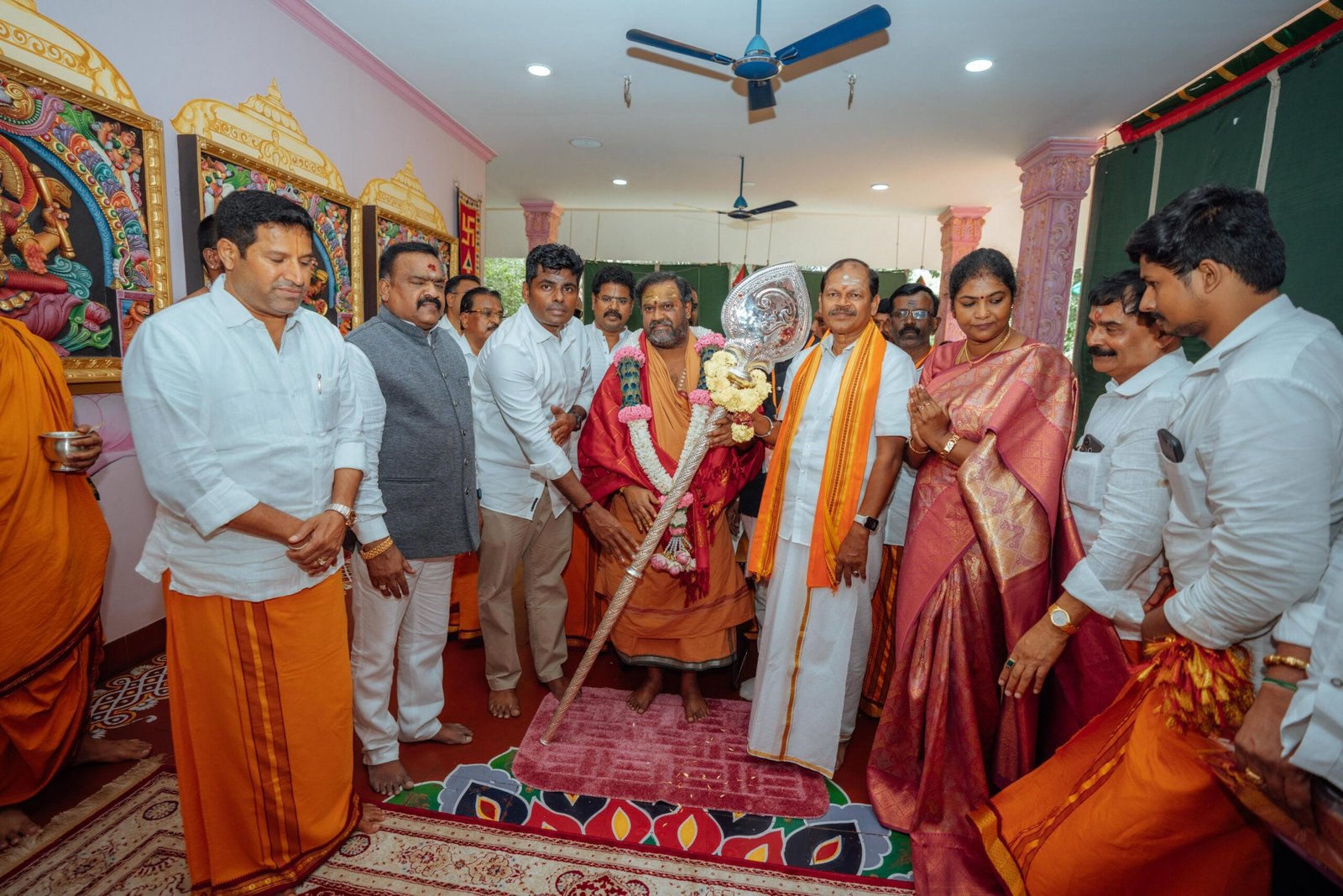 ஸ்ரீ ஜலகண்டேஸ்வரர் கோவிலில் ஜெய் ராம் சேவா சங்கம் சார்பில் வெள்ளி வேல் பூஜை: ஸ்ரீ சக்தி அம்மா பங்கேற்பு!