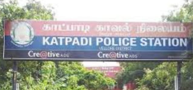 செய்தியாளர்கள் பெயரை பயன்படுத்தி காவல்துறையினரை மிரட்டி பல்வேறு காரியங்களை சாதித்து பணம் பார்க்கும் அவலம் செய்தியாளர்கள் பெயரை பயன்படுத்தி காவல்துறையினரை மிரட்டி பல்வேறு காரியங்களை சாதித்து பணம் பார்க்கும் அவலம்