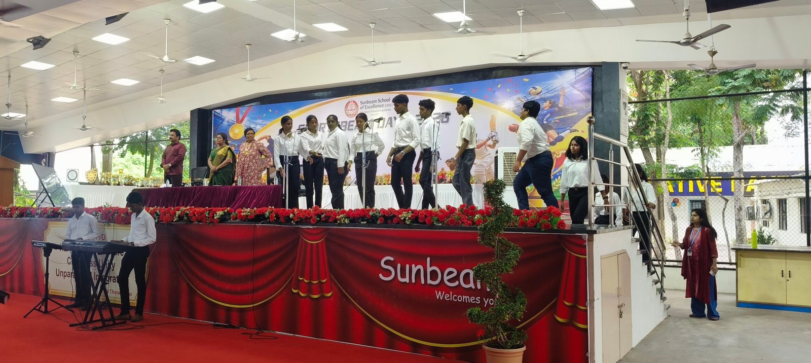 வேலூரில் சன்பீம் சி.பி.எஸ்.இ., தொடக்கப் பள்ளியின் ஆண்டு விளையாட்டு விழா : டி.எஸ்.பி., விஜிகுமார் பரிசுகள் வழங்கி சிறப்புரை!! வேலூரில் சன்பீம் சி.பி.எஸ்.இ., தொடக்கப் பள்ளியின் ஆண்டு விளையாட்டு விழா : டி.எஸ்.பி., விஜிகுமார் பரிசுகள் வழங்கி சிறப்புரை!!