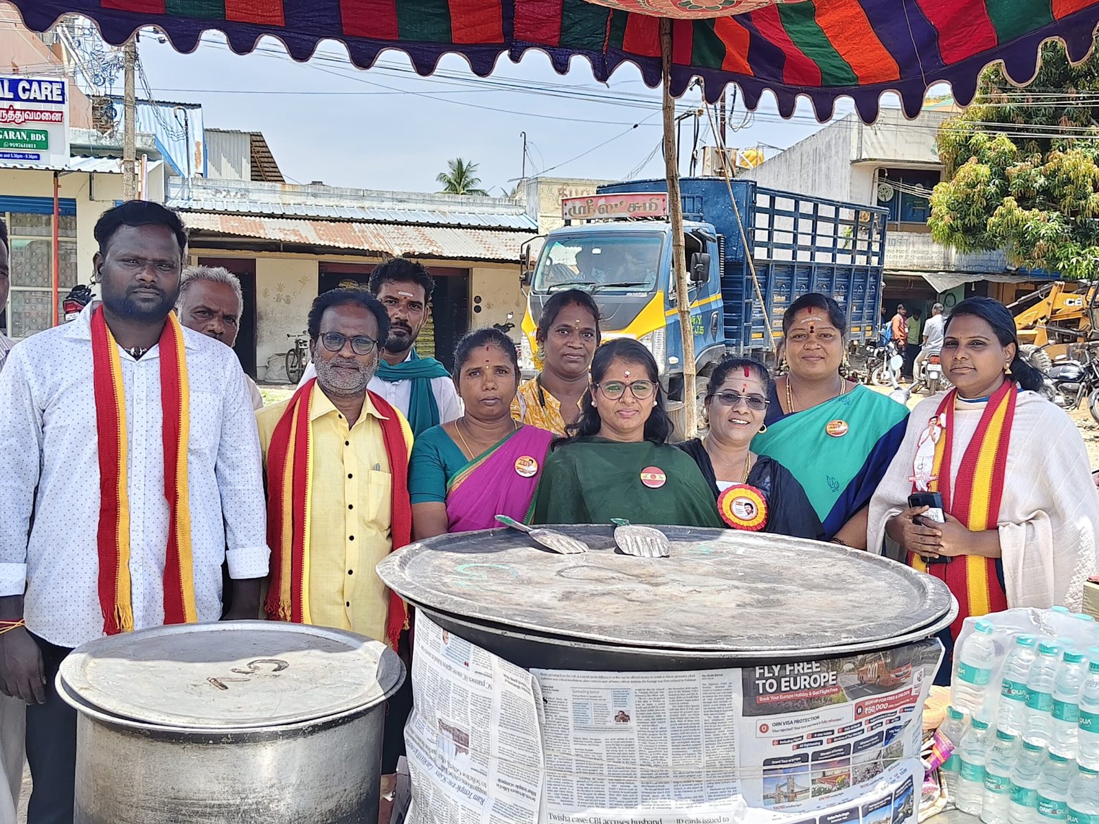 த.வெ.க., ஆட்சி பொறுப்பேற்று 100வது நாளையொட்டி செய்யாறில் மகளிர் அணி அமைப்பினர் அன்னதானம் வழங்கி அசத்தல்