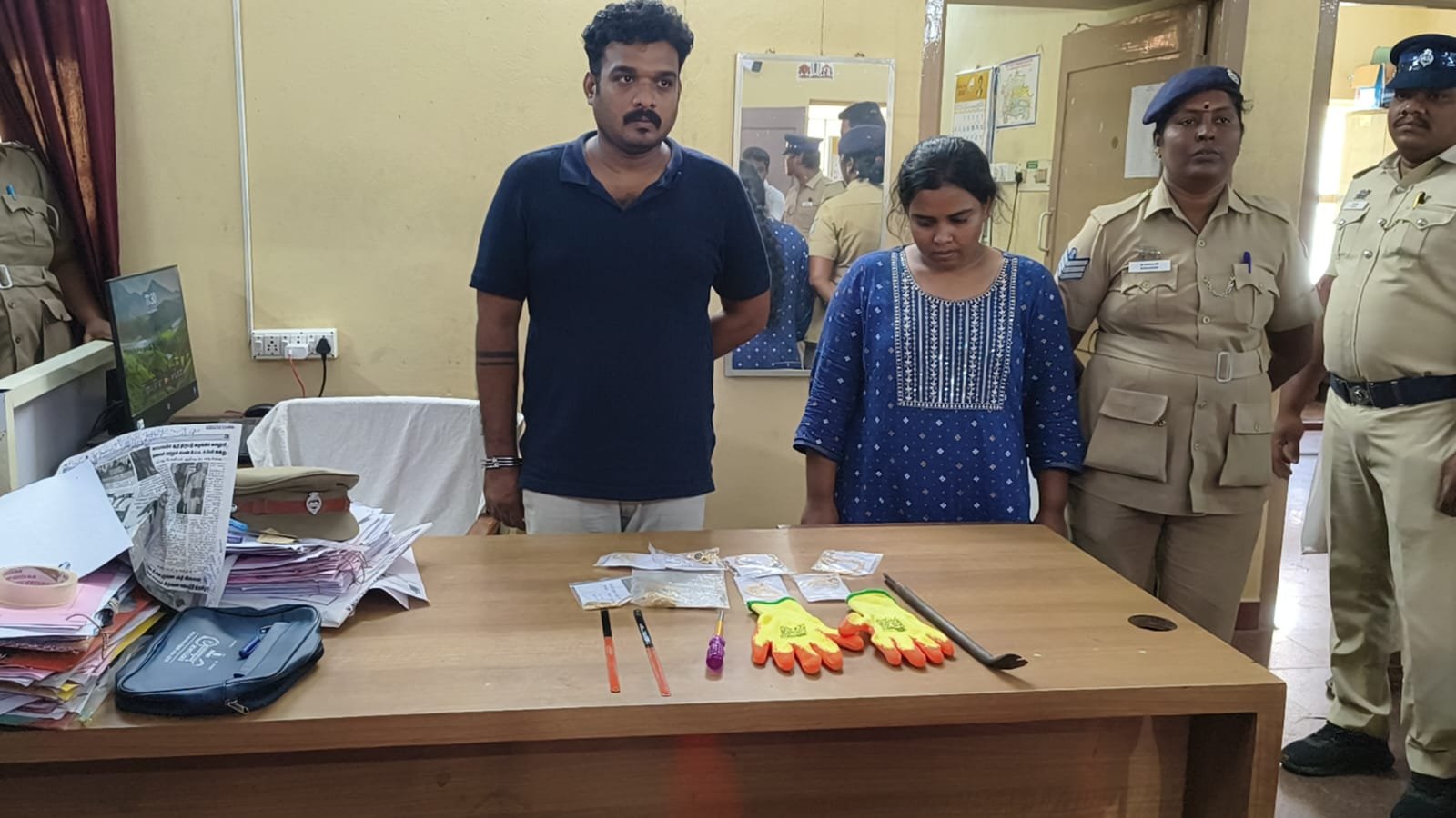 36 சவரன் நகை கொள்ளை… காதலித்து கரம்பிடித்த மனைவிக்கு சொகுசு கார் & புது நகைகள் வாங்கி குவித்த தம்பதியர் கைது!